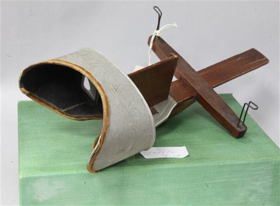 A late 19th / early 20th century Underwood & Underwood stereoscopic slide viewer,